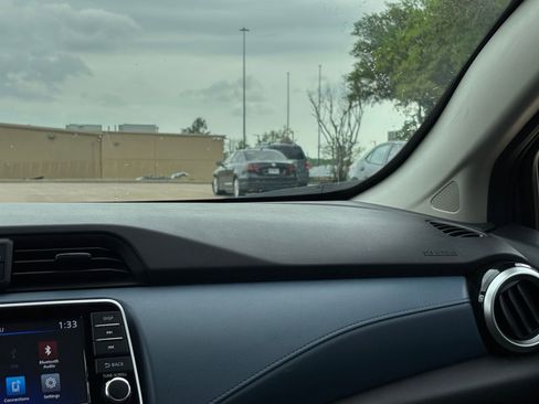 Used 2025 Nissan Versa SV w/ Trunk Package image 35