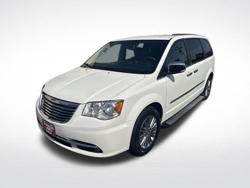 Used 2013 Chrysler Town & Country Touring-L w/ Driver Convenience Group FWD image 7