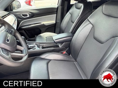 Used 2024 Jeep Compass Latitude AWD/4WD image 7