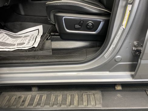 Used 2025 RAM 1500 Laramie w/ Sport Appearance Package image 13