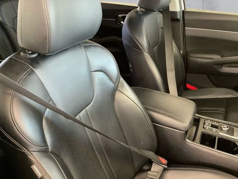 Used 2021 Kia Sorento EX image 14