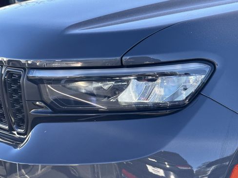 Used 2023 Jeep Grand Cherokee L Laredo image 5