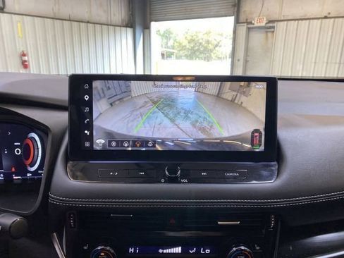 Used 2025 Nissan Rogue SL FWD image 47