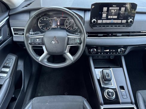 Used 2024 Mitsubishi Outlander SE AWD/4WD image 18