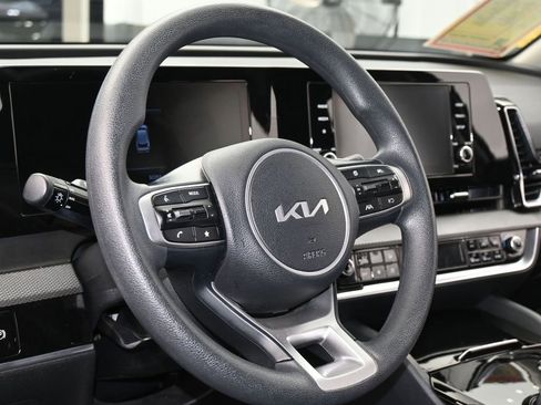Used 2024 Kia Sportage LX image 13