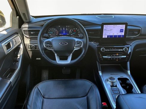 Used 2023 Ford Explorer Limited image 5