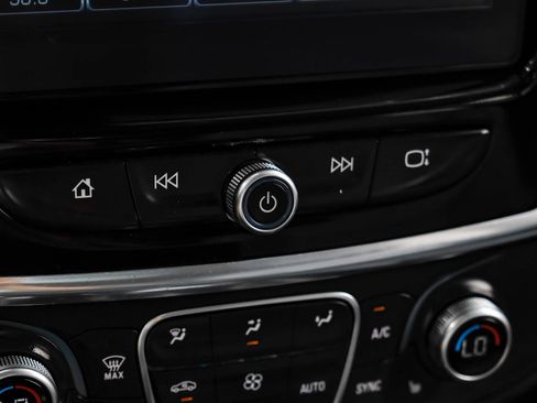 Used 2018 Chevrolet Traverse LT FWD image 32