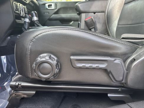 Used 2021 Jeep Wrangler Unlimited Sahara image 22