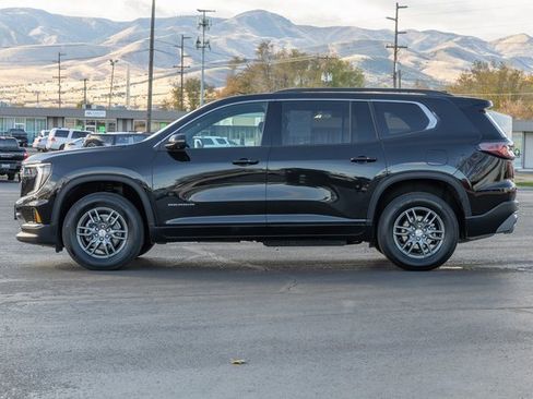 Used 2025 GMC Acadia Elevation image 3