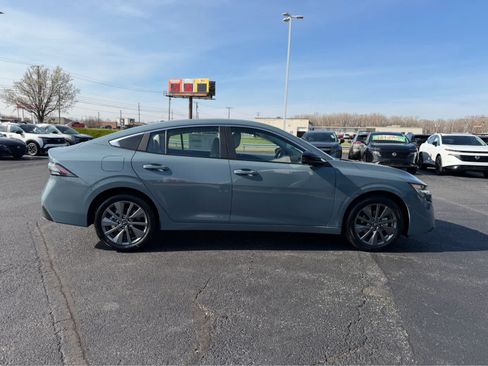 Used 2026 Nissan Sentra SL w/ Floor Mat Package FWD image 9