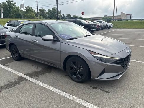 Used 2022 Hyundai Elantra SEL w/ Convenience Package FWD image 7