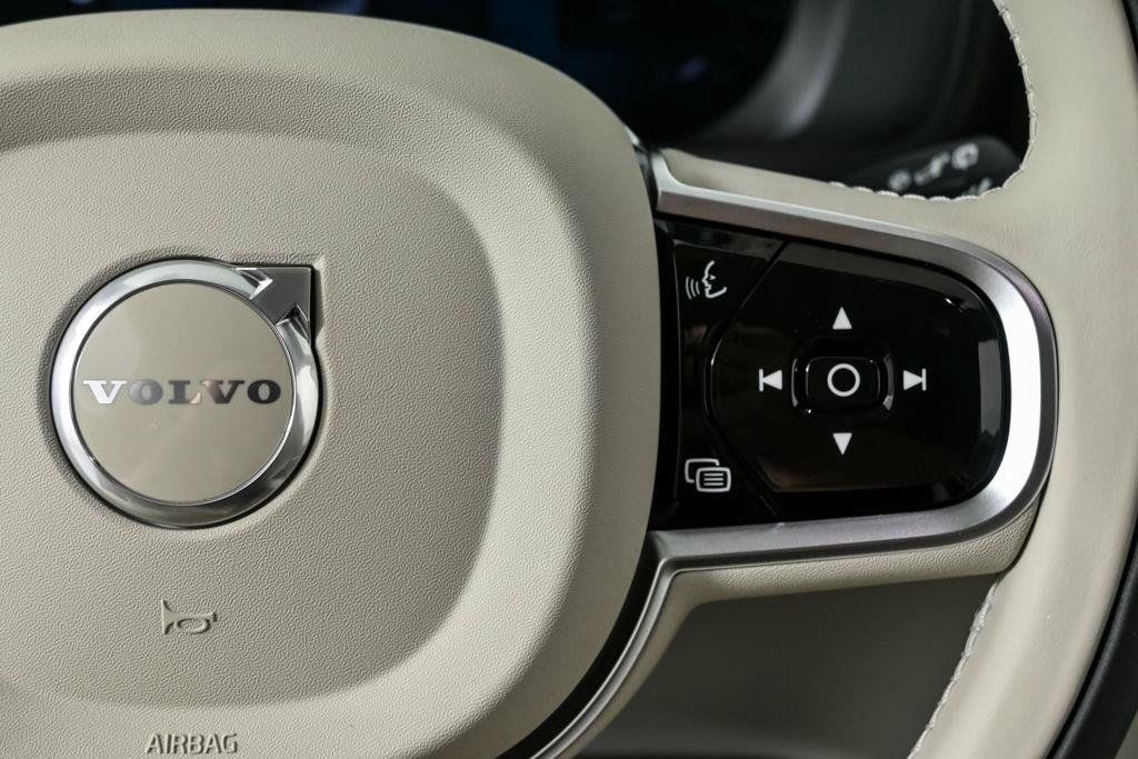 Used 2026 Volvo XC90 B6 Ultra w/ Protection Package AWD/4WD image 13