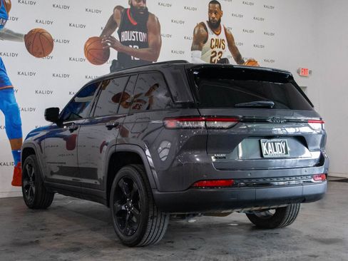 Used 2023 Jeep Grand Cherokee Altitude AWD/4WD image 21