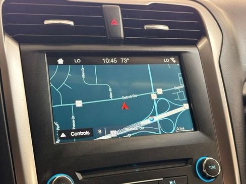 Used 2017 Ford Fusion SE w/ Fusion SE Technology Package FWD image 14