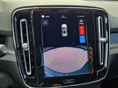 Used 2023 Volvo XC40 Recharge Core AWD/4WD image 28