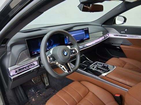 Used 2025 BMW 760i xDrive AWD/4WD image 2