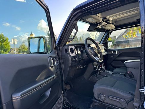 Used 2024 Jeep Wrangler Sahara image 20