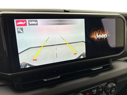 Used 2024 Jeep Gladiator Rubicon w/ Technology Group AWD/4WD image 67