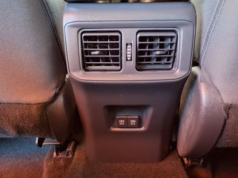 Used 2021 Toyota RAV4 XLE w/ Convenience Package FWD image 13