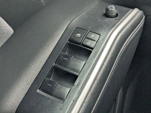 Used 2023 Toyota Highlander LE image 25