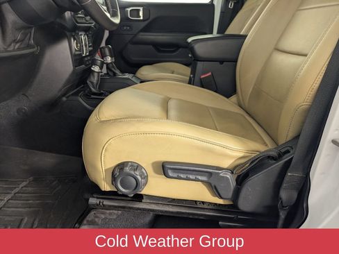 Used 2018 Jeep Wrangler Unlimited Sahara AWD/4WD image 11