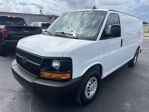 Used 2017 Chevrolet Express 2500 RWD image 3