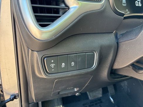 Certified 2025 Kia Soul LX FWD image 23