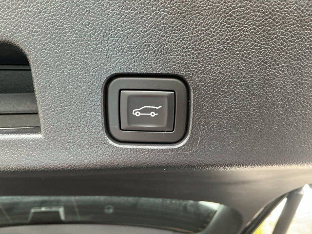 Used 2025 GMC Acadia Denali w/ Super Cruise Package FWD image 9