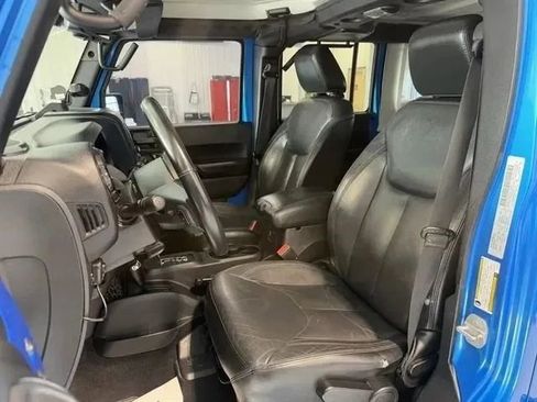Used 2015 Jeep Wrangler Unlimited Sahara AWD/4WD image 11