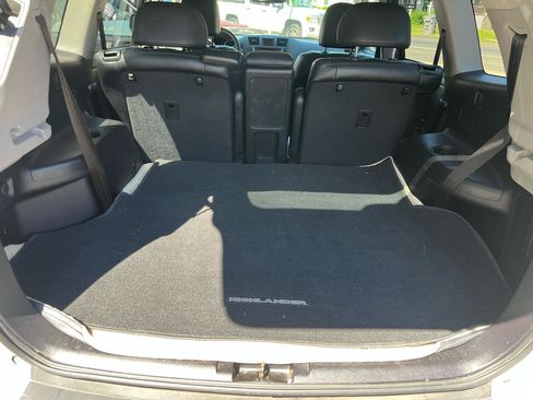 Used 2013 Toyota Highlander SE AWD/4WD image 21