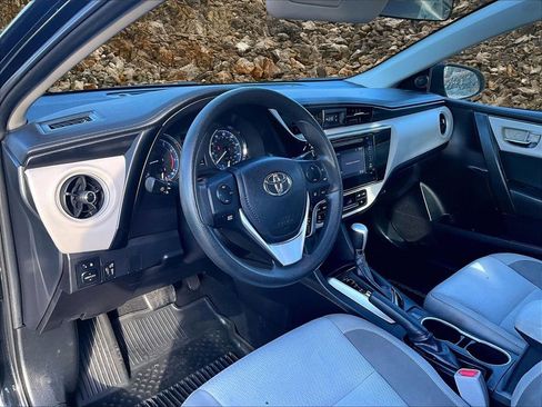 Used 2018 Toyota Corolla LE image 12