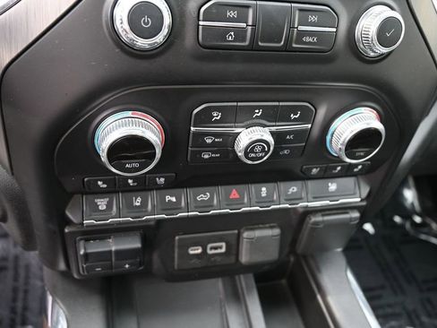Used 2022 GMC Sierra 3500 Denali w/ Denali Ultimate Package AWD/4WD image 31