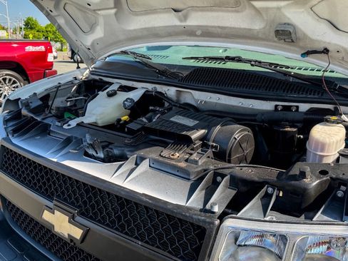 Used 2018 Chevrolet Express 2500 LS w/ Driver Convenience Package RWD image 26