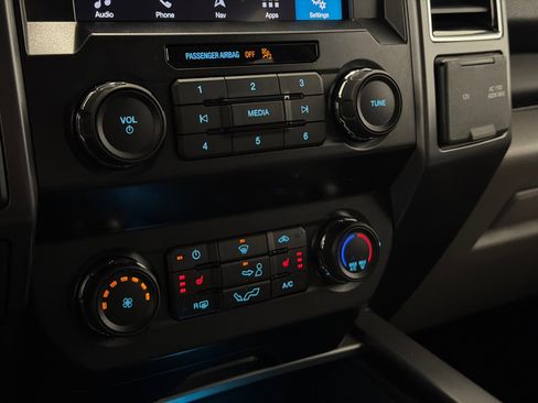 Used 2019 Ford F150 XLT w/ Equipment Group 302A Luxury image 31