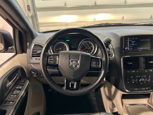 Used 2020 Dodge Grand Caravan SXT w/ Driver Convenience Group FWD image 28