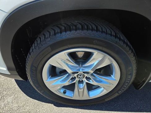Used 2019 Toyota Highlander Limited AWD/4WD image 25
