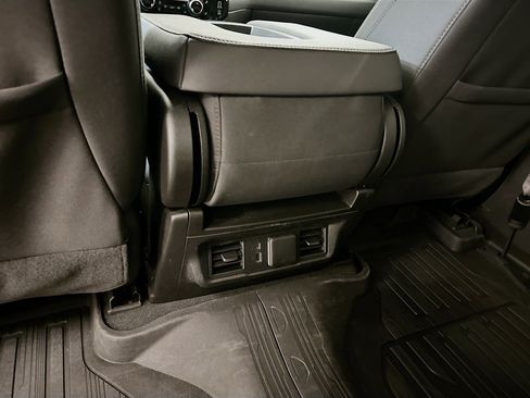 Used 2024 GMC Sierra 1500 Elevation image 28