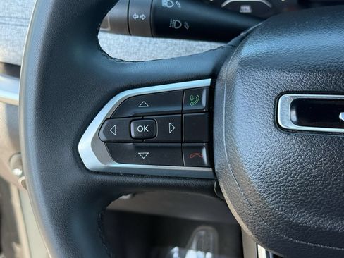 Used 2024 Jeep Compass Latitude AWD/4WD image 17