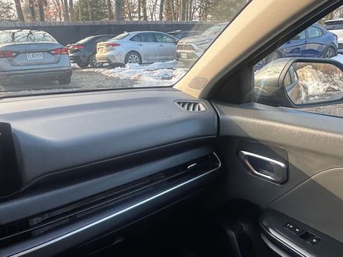 Used 2025 Kia K4 LXS image 32