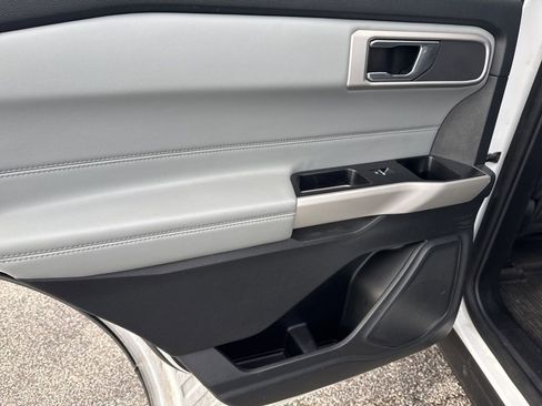 Used 2021 Ford Explorer XLT w/ Equipment Group 202A image 12