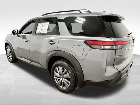 Used 2025 Nissan Pathfinder SV w/ SV Premium Package FWD image 5