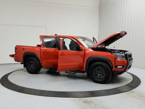 Used 2025 Nissan Frontier Pro-X RWD image 9