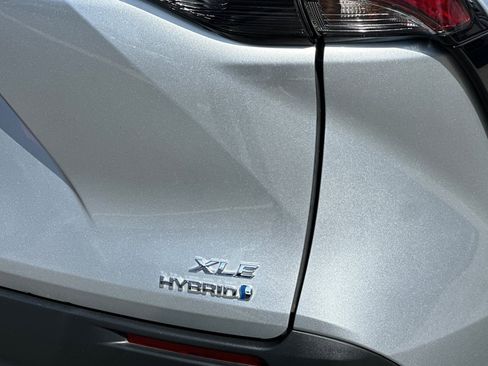 Used 2022 Toyota Sienna XLE image 28