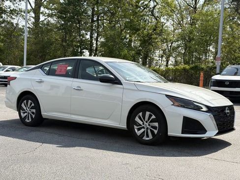 Certified 2025 Nissan Altima 2.5 S FWD image 2