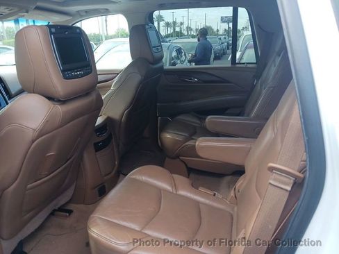 Used 2016 Cadillac Escalade Platinum RWD image 6