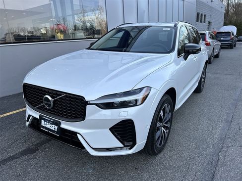 Certified 2023 Volvo XC60 B5 Plus w/ Climate Package image 4