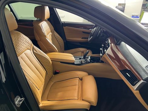 Used 2020 BMW M550i xDrive w/ Executive Package image 39