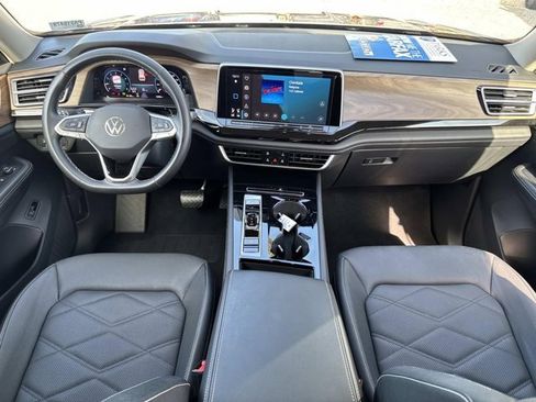 Used 2025 Volkswagen Atlas SE image 22