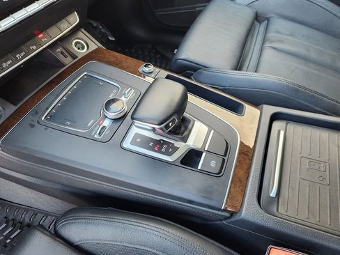 Used 2019 Audi Q5 Prestige w/ Prestige Package image 18