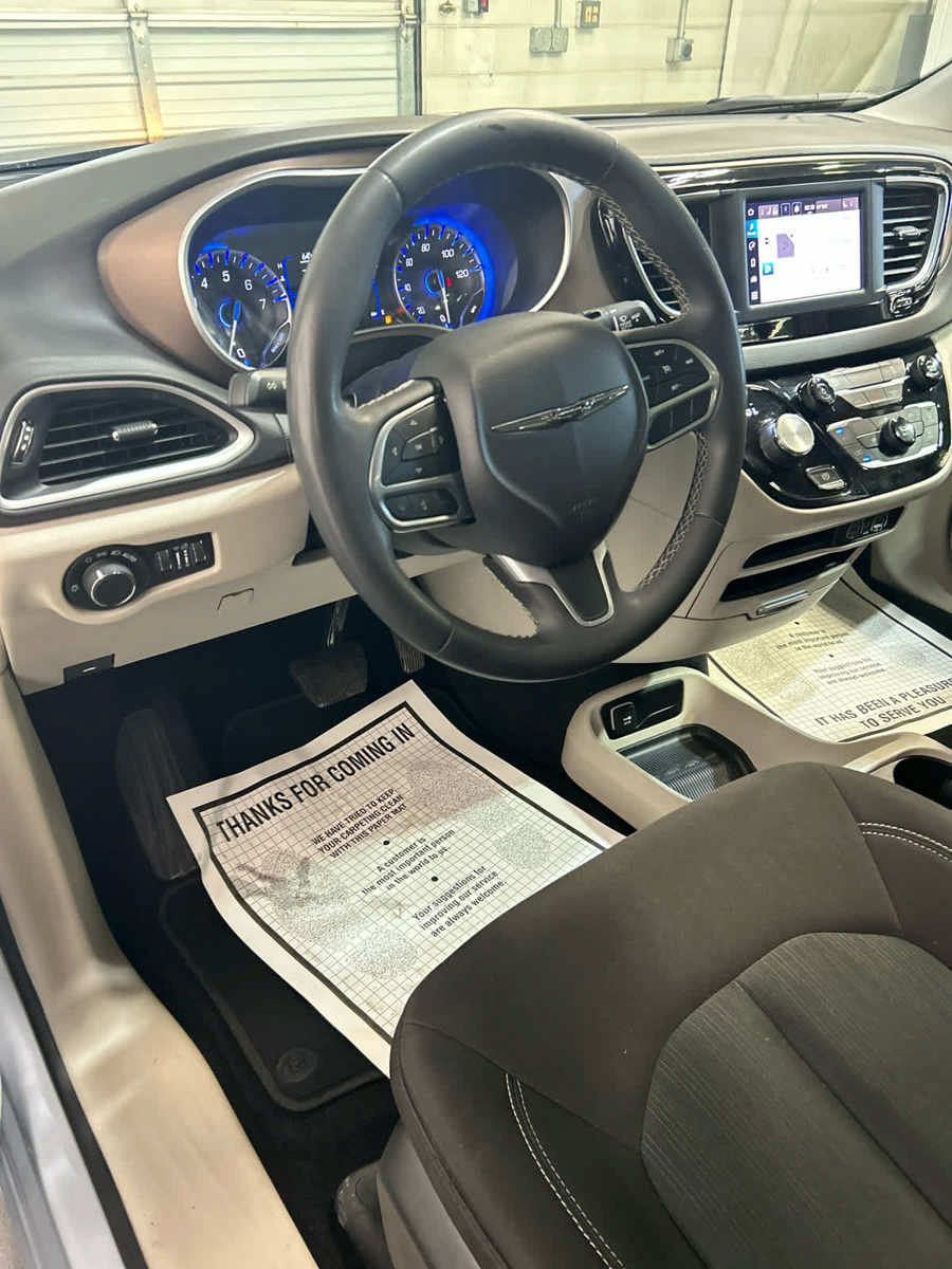 Used 2024 Chrysler Voyager LX FWD image 9